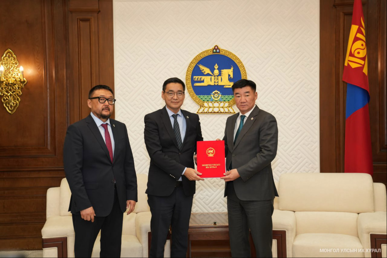 Монгол Улсын Их Хурлын хяналт шалгалтын тухай хуульд нэмэлт оруулах тухай хуулийн төслийг өргөн мэдүүллээ